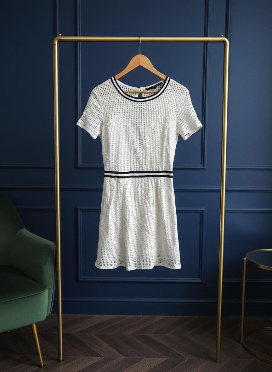 Garment photo on hanger premium version after VendyStudio AI retouching — ✅ On hanger
