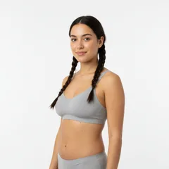 Virtuální modelka, vlasy zapletené do copánků